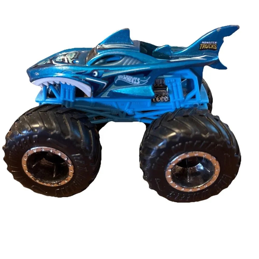 Hot Wheels Monster Trucks Shark Wreak 2020 Epic Loop Challenge Playset Exclusive